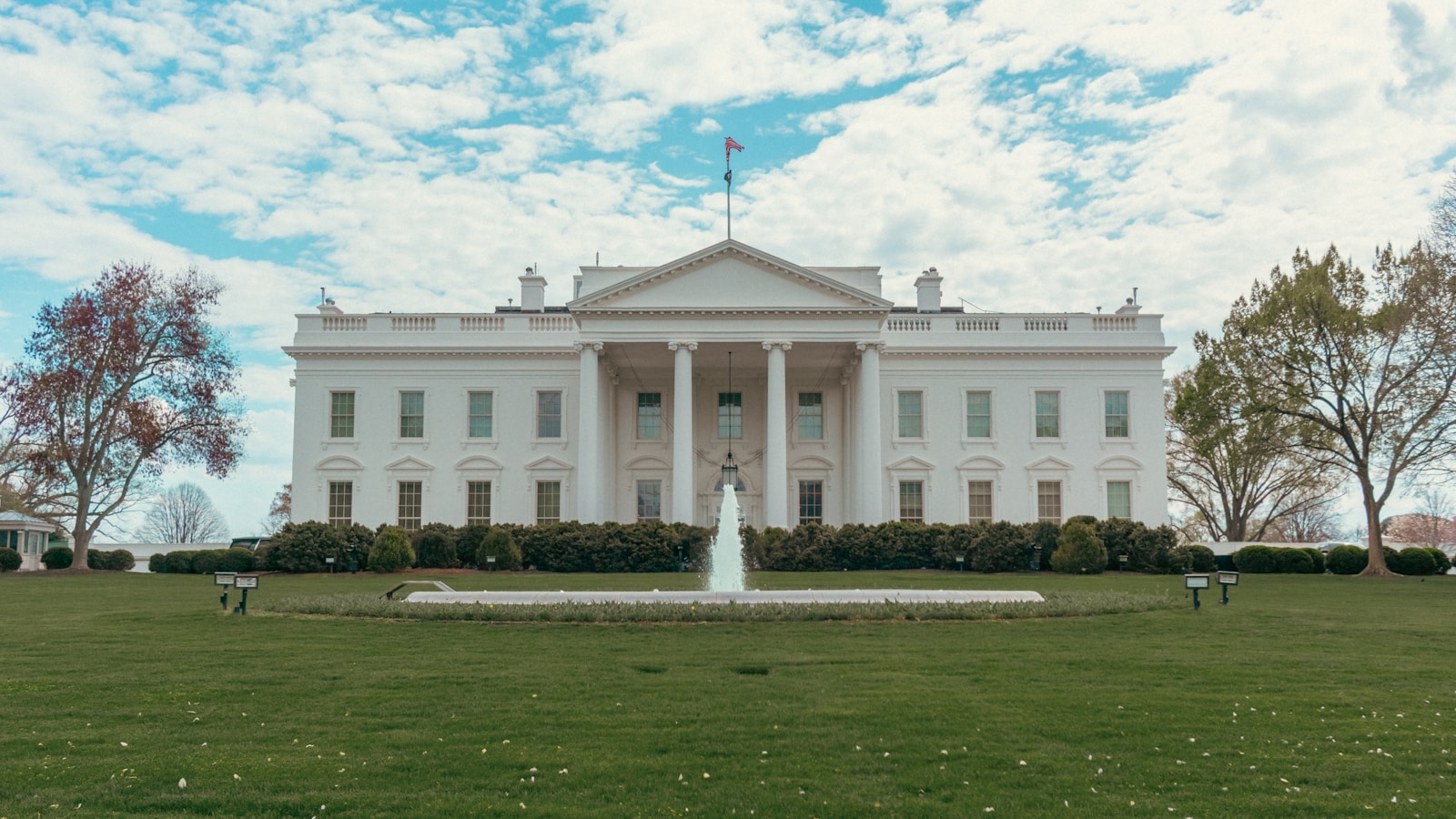 1758822163-2171-428-lxb_photoPoy_nlk4xMElxb_photo-