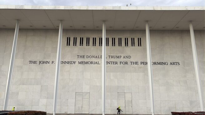 Trump_Kennedy_Center_sign_02