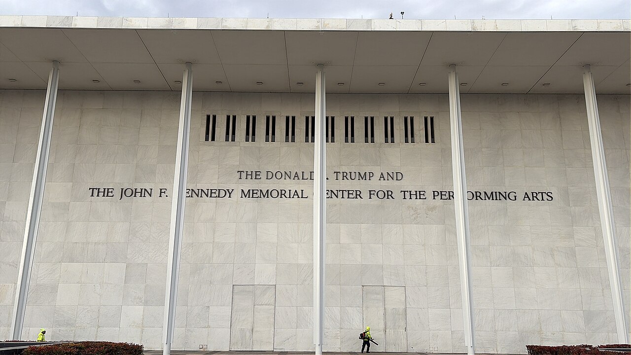 Trump_Kennedy_Center_sign_02